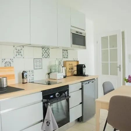 De Florigny Avec Parking Souterrain Et Terrasse